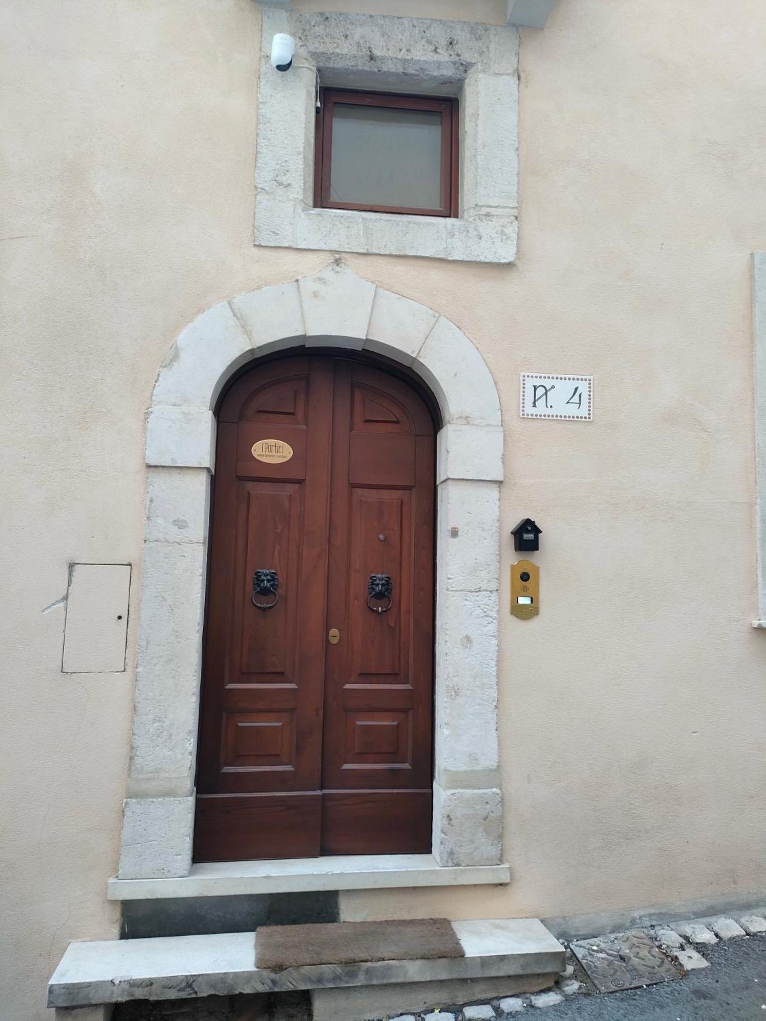 Appartamento Turistico I Portici LʼAquila Exterior foto